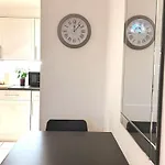 One Bedroom Flat Chertsey - Pets Welcome
